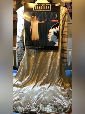 Universal monsters bride of Frankenstein girl costume size medium 7/8-New
